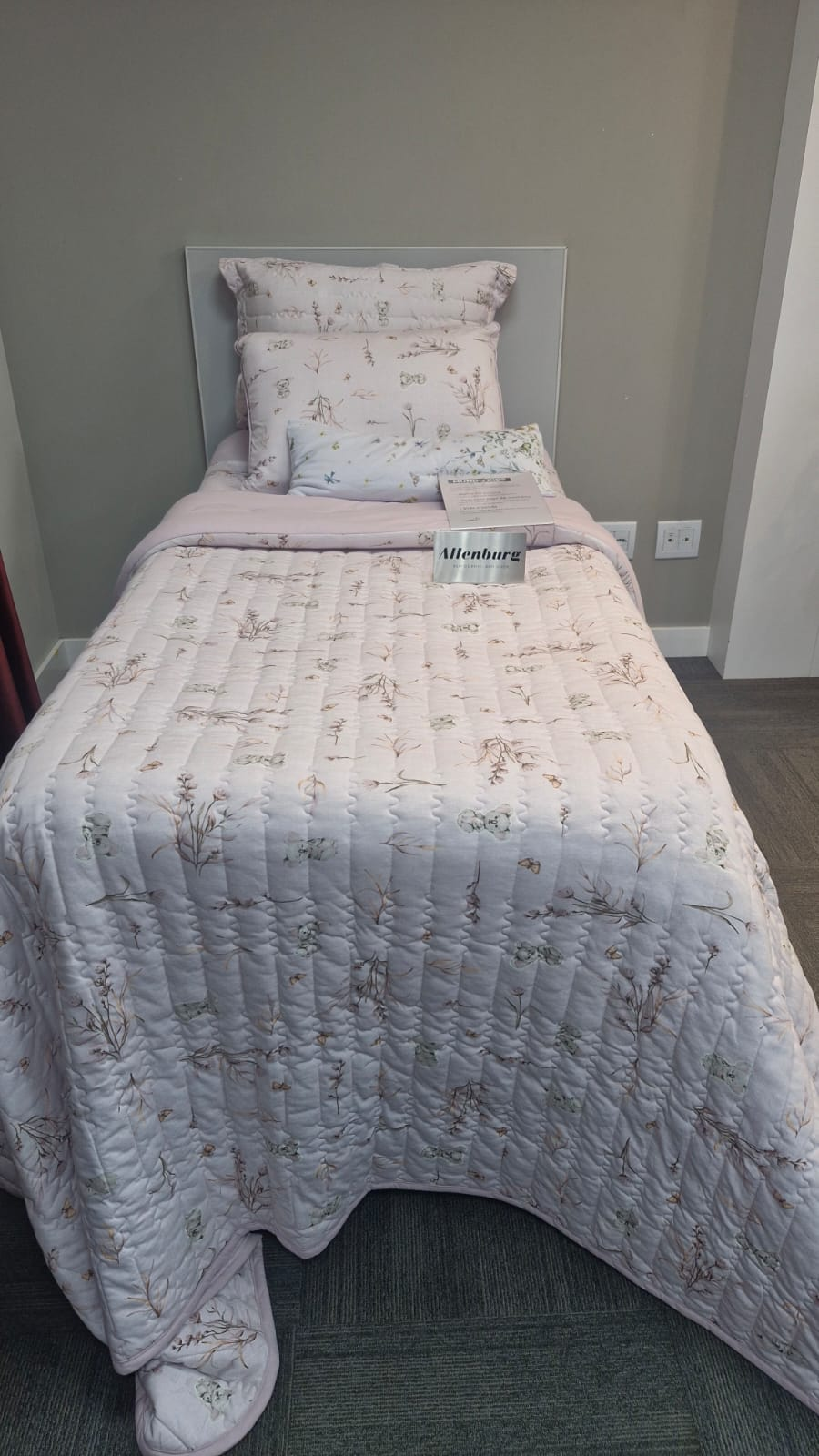 Colcha infantil solteiro com estampa delicada