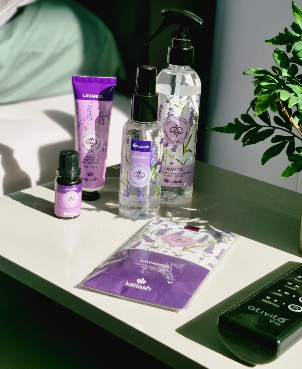 Kit Lavanda Kailash com perfumado para tecidos 240 ml, home spray, essência aromática e sachê